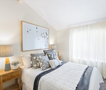 STYLISH 3 BEDROOM TOWNHOUSE. LOCK-UP GARAGE. PRIME LOCATION! - Photo 4