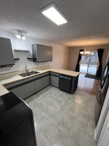 MILLIONS CONDO - 1 - Photo 3