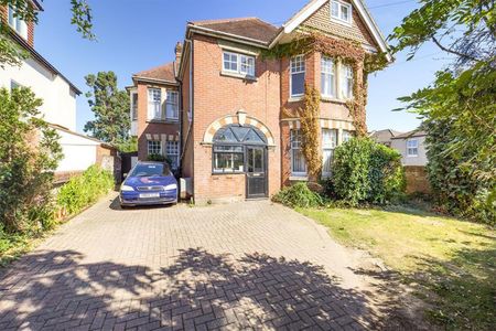 1 bedroom Flat To Let - Photo 2