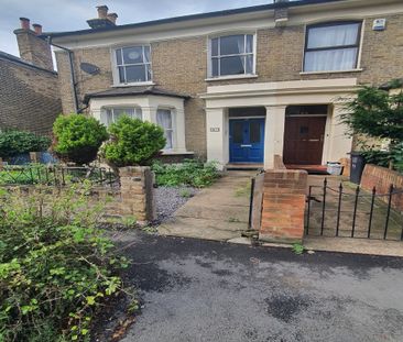 Room in a Shared Flat, London, SE8 - Photo 3
