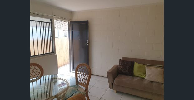 Fun, functional and fully furnished - Photo 1