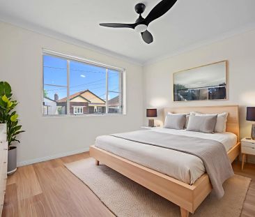 Renovated & Light Filled Three Bedroom Abode - Photo 3