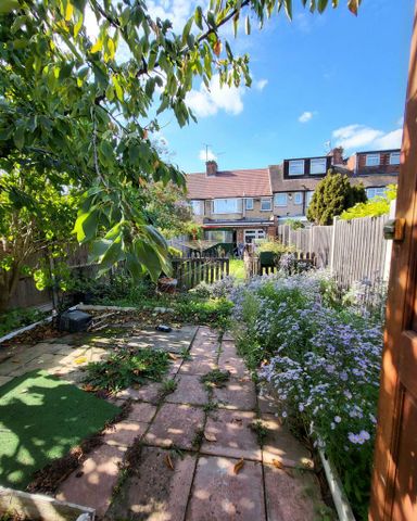 4 bedroom terraced house to rent - Photo 4