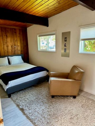 Character Home – Casa Loma – SEASONAL - Photo 2