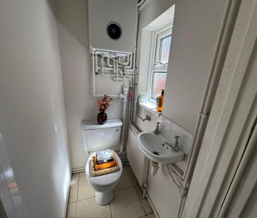 4 bedroom semi-detached house to rent - Photo 2