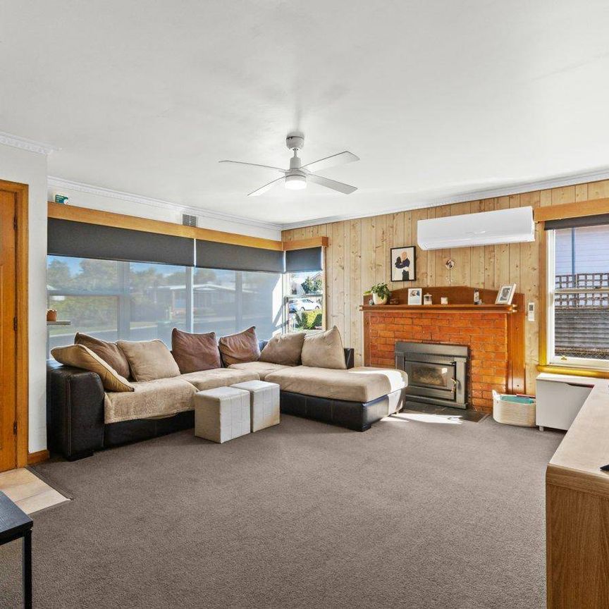 Updated Kitchen and Bathroom, Convenient Devonport Spot - Photo 1