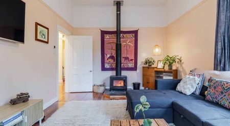 Spacious four bedroom home in a prime location - Photo 3