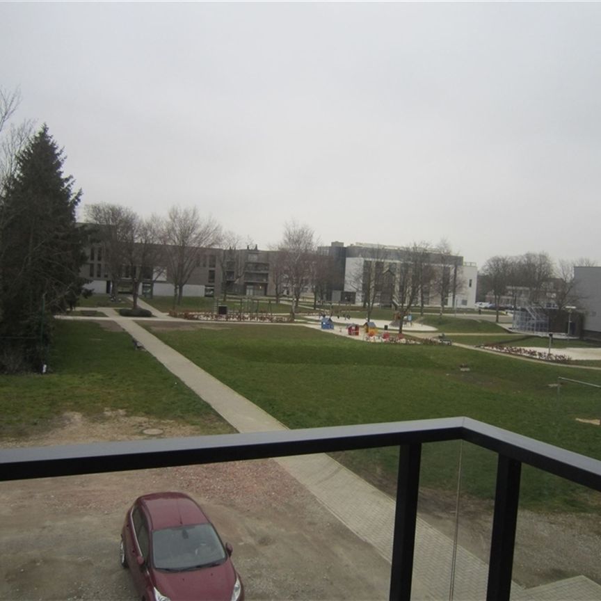 Appartement met 2 slaapkamers, terras, lift, parkeergarage! - Photo 1