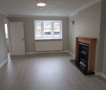 Moorside Crescent, Bacup - Photo 2