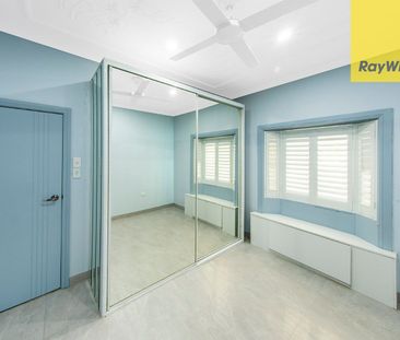 Spacious Five Bedroom 2-Storey Family Living In Leafy Pocket - Photo 3