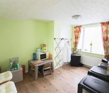 4 bedroom detached house to rent - Photo 4