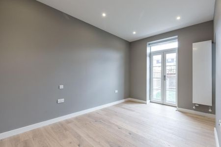 3 bedroom ground floor flat to rent - Photo 2