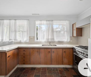 135 Theodore Street, Curtin ACT 2605 - House For Rent | Domain - Photo 4