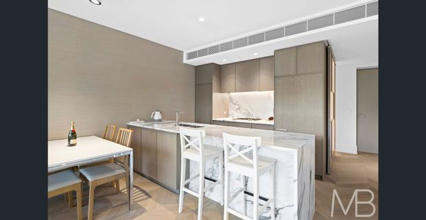 SOPHISTICATED CITY PAD WITH PANORAMIC GREEN VIEWS - Photo 1