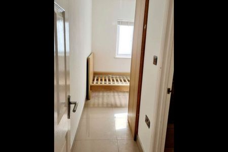 Studio Flat, Collinwood Gardens, IG5 - Photo 5