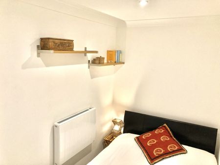 Quiet modern unfurnished one bedroom top floor flat to let – ideally located in Muswell Hill - Photo 3