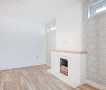 3 bedroom detached house to rent - Photo 3