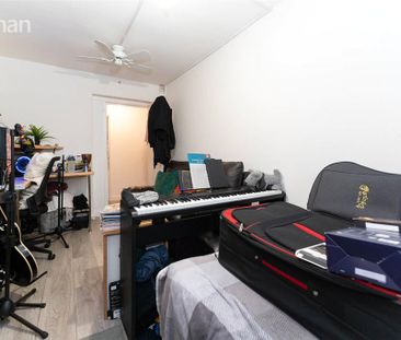 3 bedroom flat to rent - Photo 6