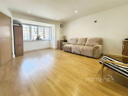 Fleet Road, Farnborough, Hampshire, GU14 - Photo 3
