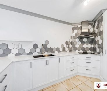 EXECUTIVE FULLY FURNISHED - Photo 6