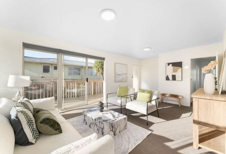 3 bedrooms sunny house at Summerland School zone - Photo 2