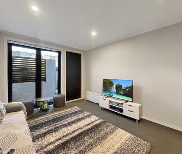 ***Welcome to 2F/11 Newtown Avenue*** - Photo 1
