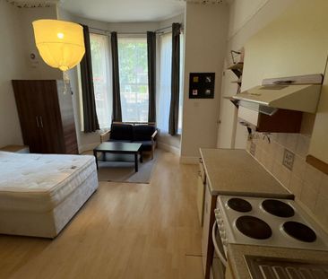 1 Bed - Flat 8, 55 Headingley Lane, Headingley, Leeds - LS6 1AA - Student - Photo 2