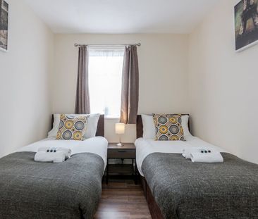 2 Bed Terraced House, Eastbury Avenue, IG11 - Photo 5