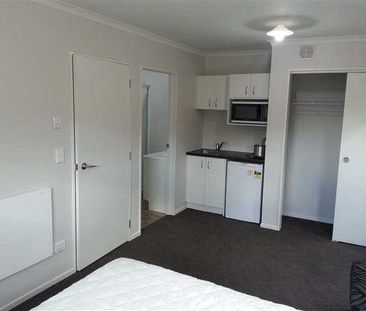 Modern Furnished Studio Rooms – Prime Lorne Street Location Located... - Photo 2