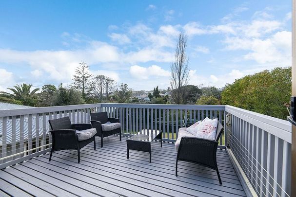 Spacious 5BR Family Haven in New Windsor - Photo 1