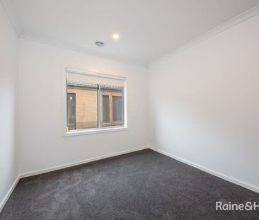 Modern 4 bedroom home - Photo 2