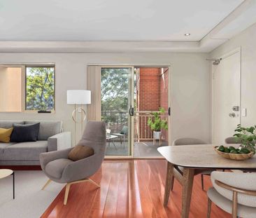 Spacious Three-Bedroom Apartment in a Convenient Location - Photo 2