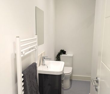DOUBLE ROOM - AVAILABLE NOW - Photo 1