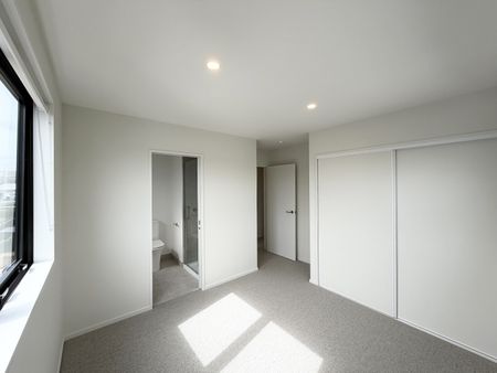 527 Hereford Street, Linwood - Photo 4