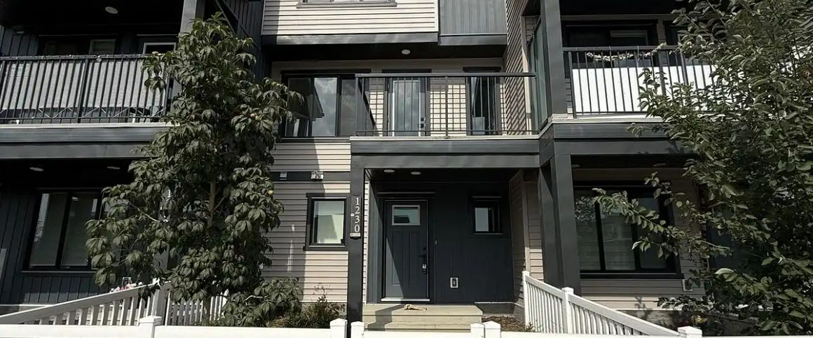 FOR RENT – Modern 3 Bed / 2.5 Bath Half Duplex in Aster — 3 Bedrooms Townhouse - Photo 1