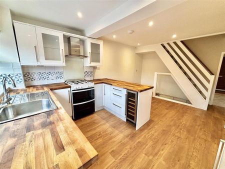 2 bedroom terraced house to rent - Photo 5