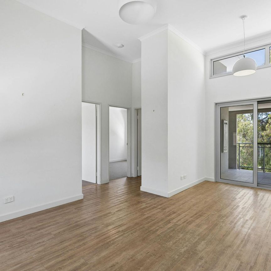 Elegant Living – Immaculate 2-Bedroom Retreat in Sought-After Erskine - Photo 1