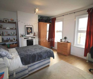 6 bedroom terraced house to rent - Photo 2