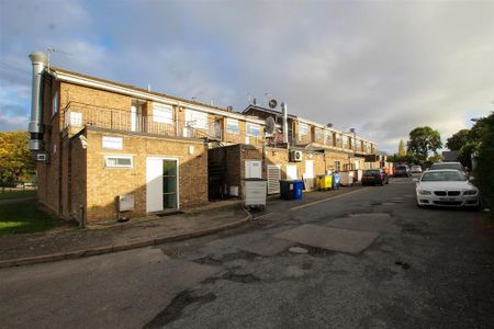 2 bedroom maisonette to rent - Photo 2