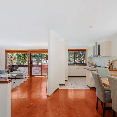 Share room with own bathroom - Photo 1