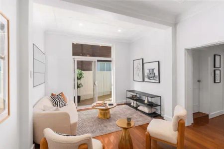 4Bedrooms, 2Bathrooms - Photo 2