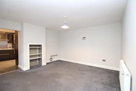2 bedroom end of terrace house to rent - Photo 2