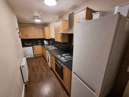 4 Bed Student Accommodation - Photo 5