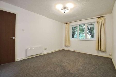 White Rose Lane, Woking, Surrey, GU22 - Photo 2