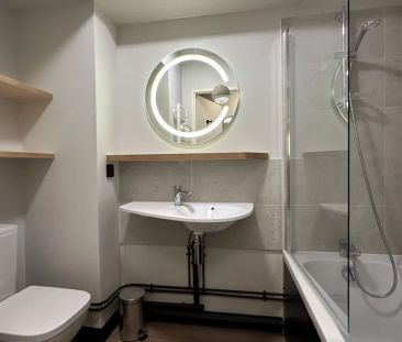 Dans Résidence Hôtelière, Studio meublé de 19 m2, Royalieu proche d... - Photo 5