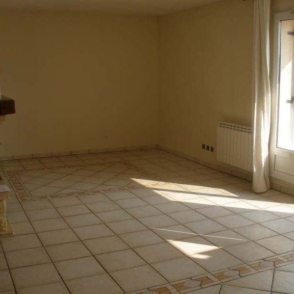 Location Maison 5 pièces 77m² - Photo 1