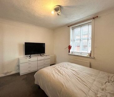 St. Catherines Road, Littlehampton, BN17 1 bedroom flat to rent - Photo 2
