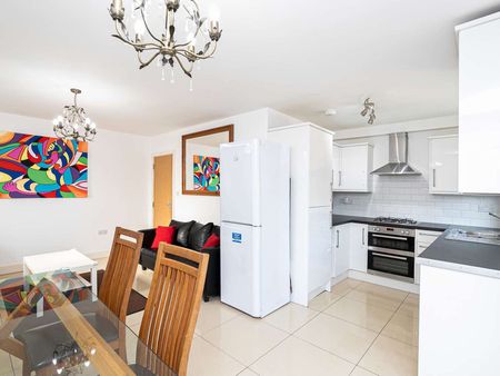 Your Home away from Home Room 4 - Photo 3