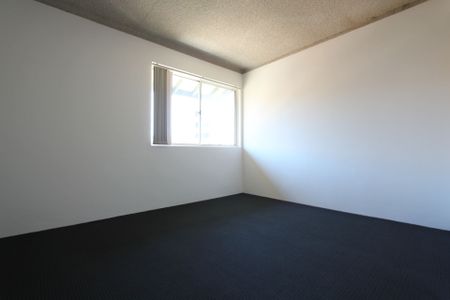 2 Bedroom Unit in Neat Complex - Photo 3