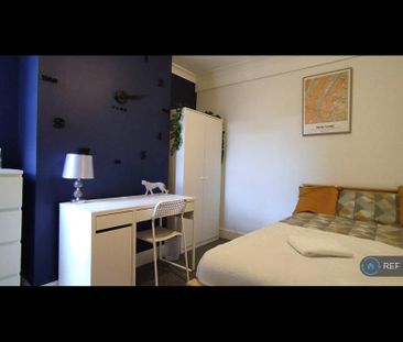 1 bedroom in a house share to rent - Photo 2